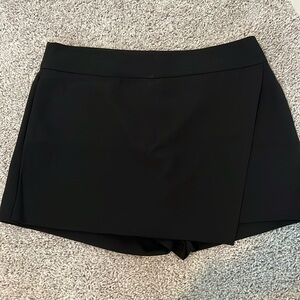 Black skort